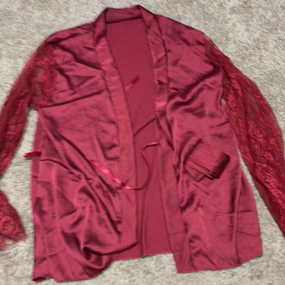 SATIN ROBE WITH WIDE EYELASH LACE SLEEVES AND LACE TEDDY.